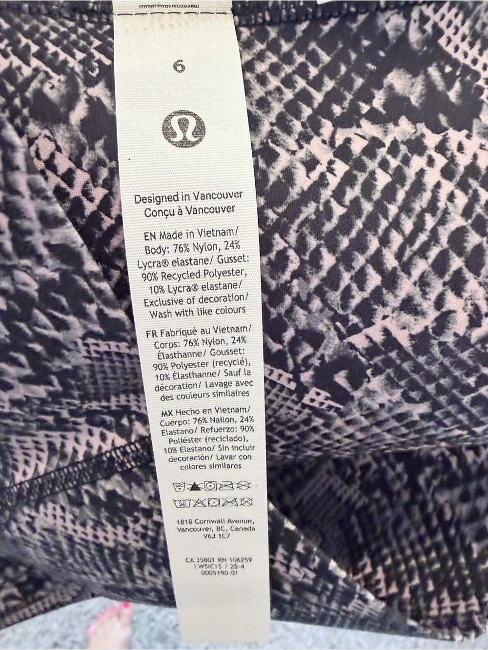 lululemon Glow Up™ Super-High-Rise Tight 28"
Snake Grey Multi size 6 NWT - Picture 12 of 12